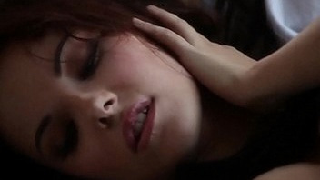 Solo teen (Elizabeth Marx) strips for her fans - BABES